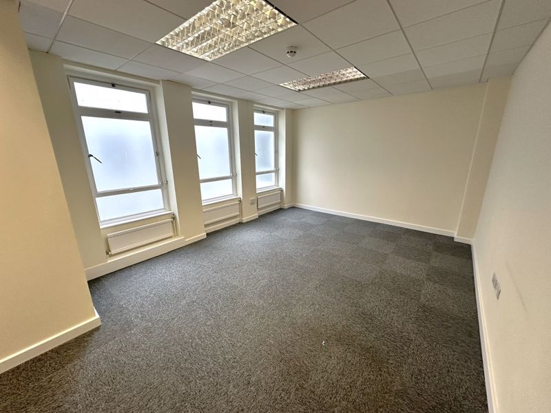 Property photo 2 of 8 Photo 4