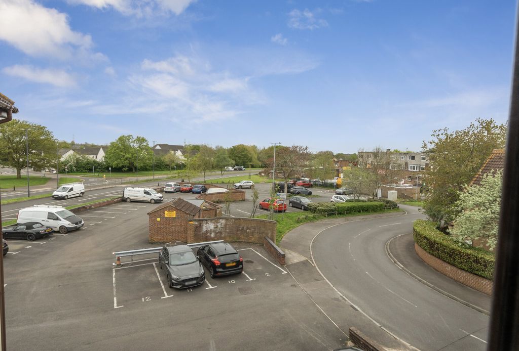 Property photo 2 of 17 Fountain Court