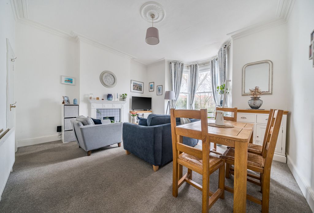 Property photo 3 of 13 1405575-16-697B2E...