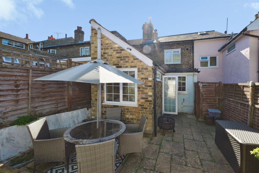 Property photo 3 of 27