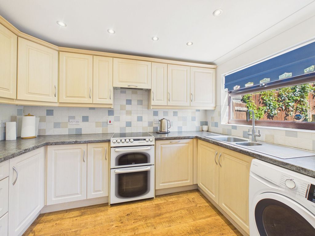 Property photo 2 of 17 Kitchen
