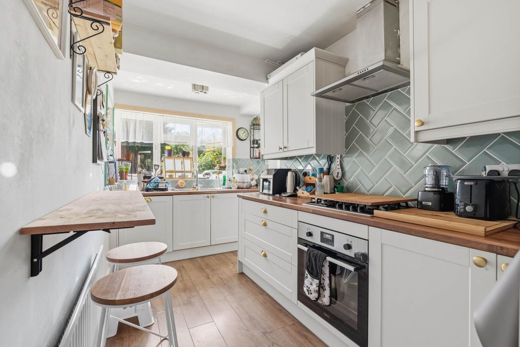 Property photo 3 of 16 Kitchen