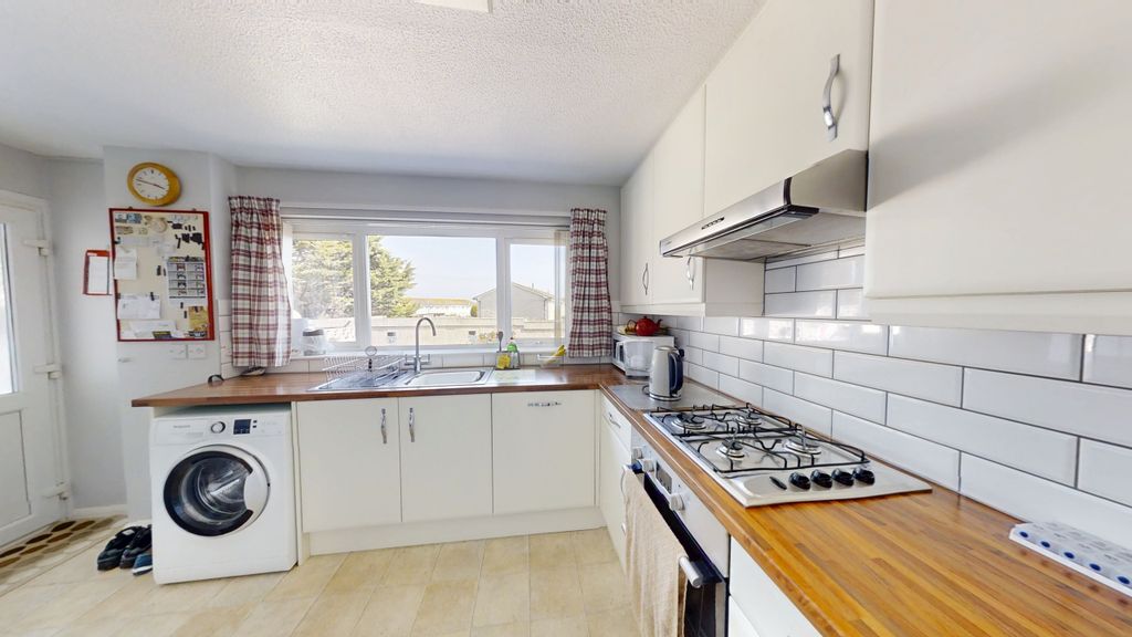 Property photo 3 of 13 Kitchen
