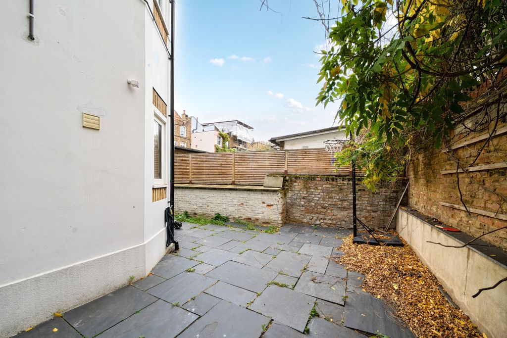 Property photo 2 of 8