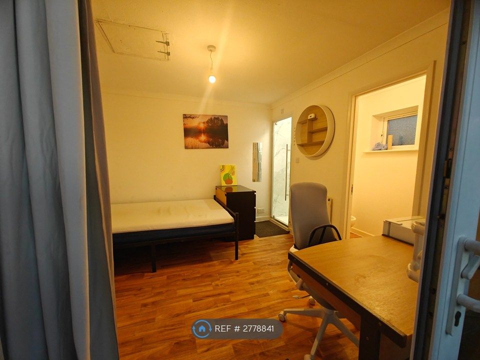 Property photo 2 of 30 Garden Room