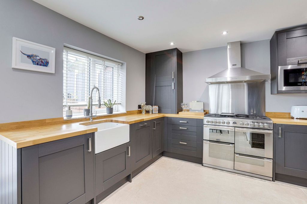 Property photo 3 of 27