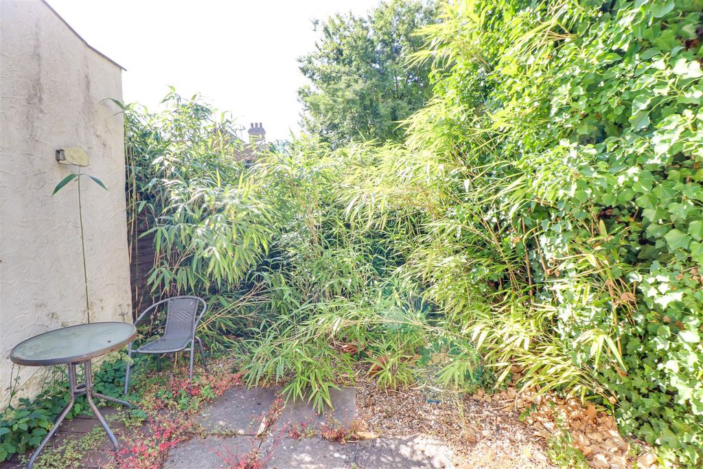 Property photo 2 of 14 Garden
