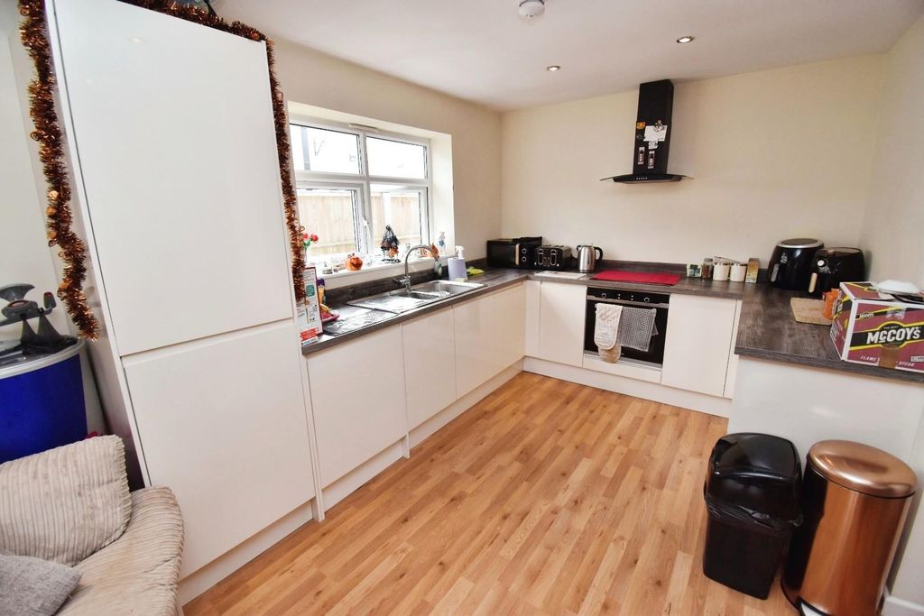 Property photo 3 of 12 Living-Kitchen