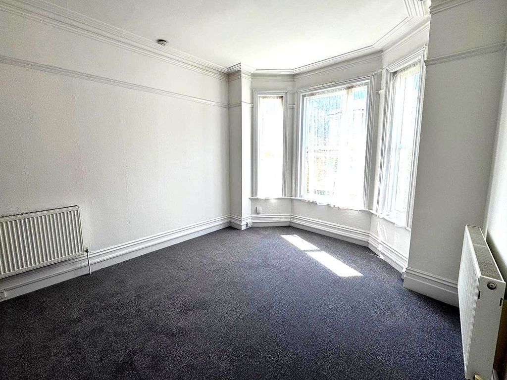 Property photo 3 of 8 Photo 8