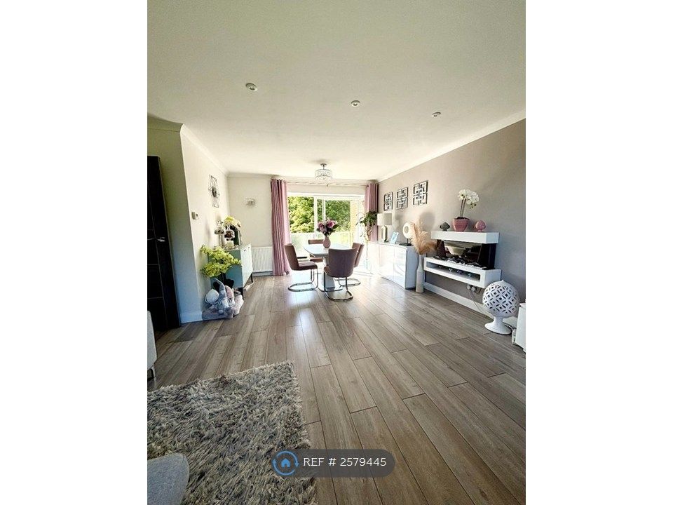 Property photo 1 of 14 Living Room