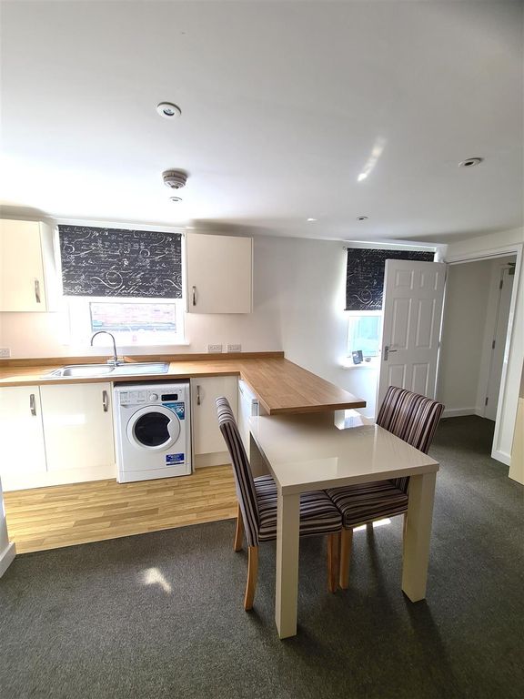 Property photo 2 of 6 Kitchen