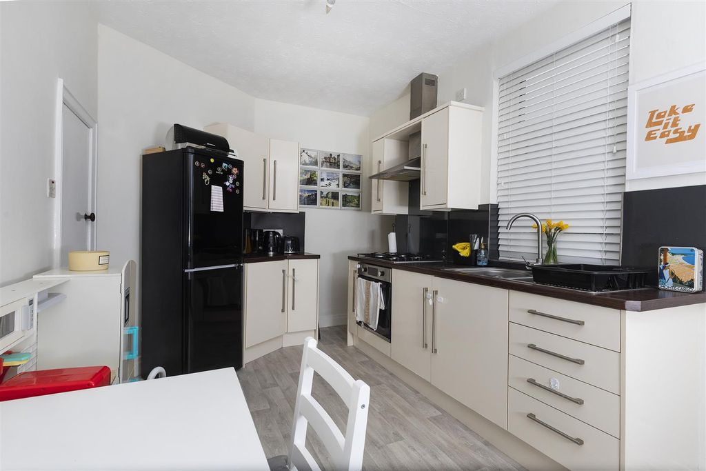 Property photo 3 of 19 Dining Kitchen