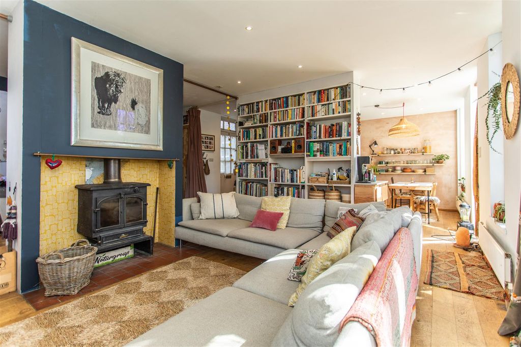 Property photo 2 of 37
