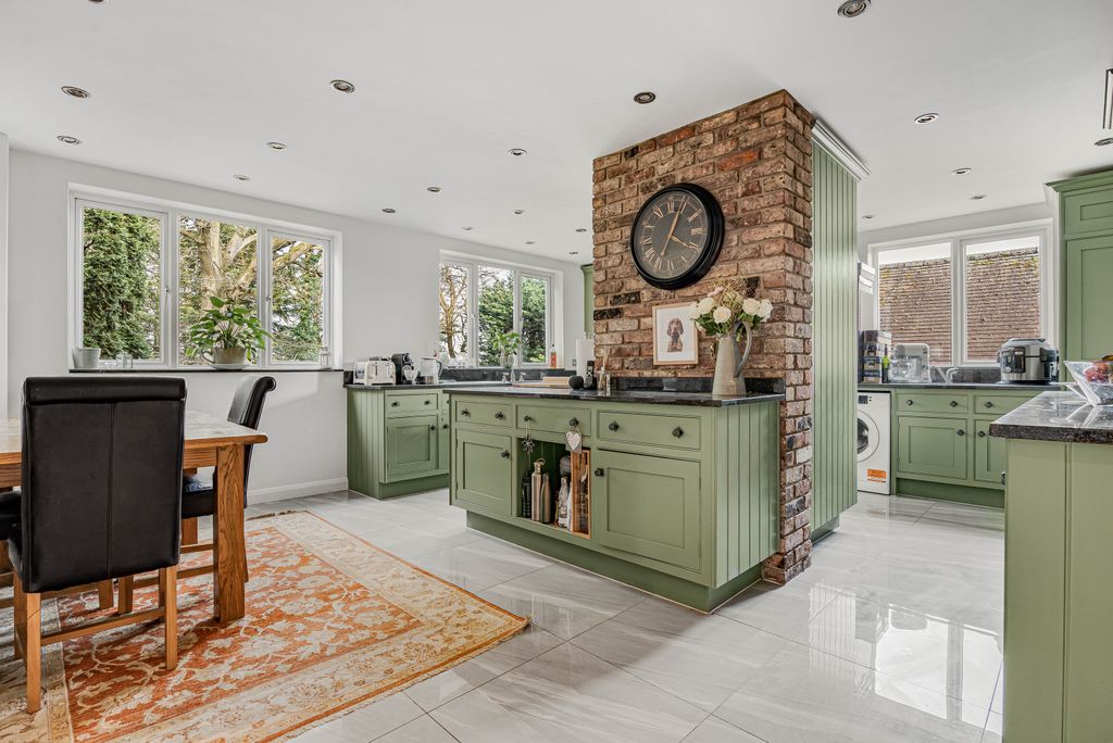 Property photo 2 of 42 Kitchen/Diner