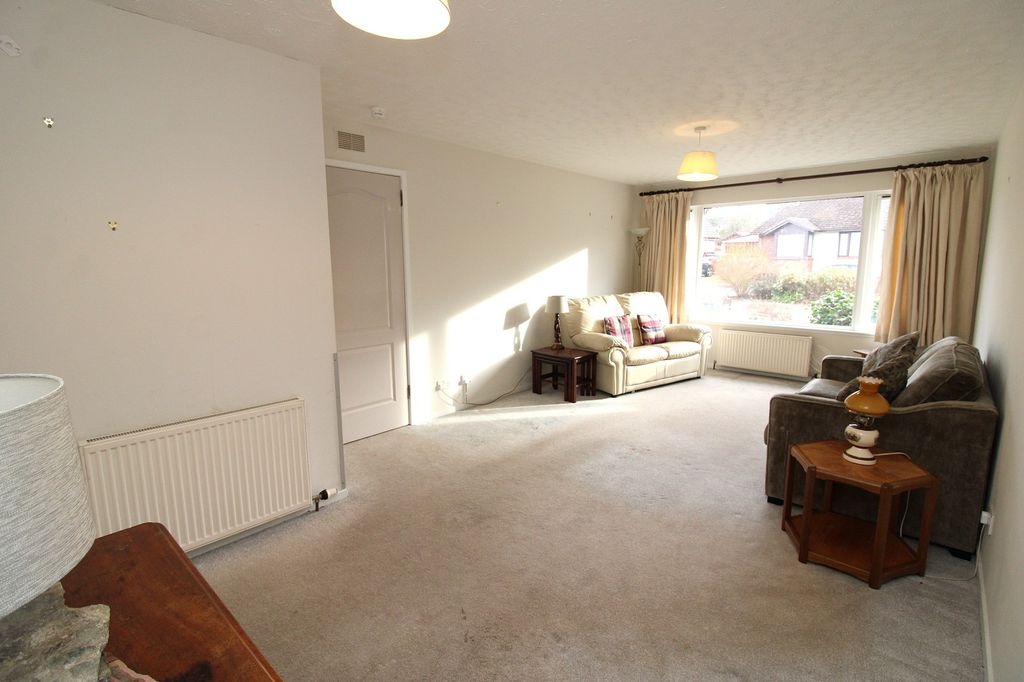 Property photo 2 of 11 Lounge