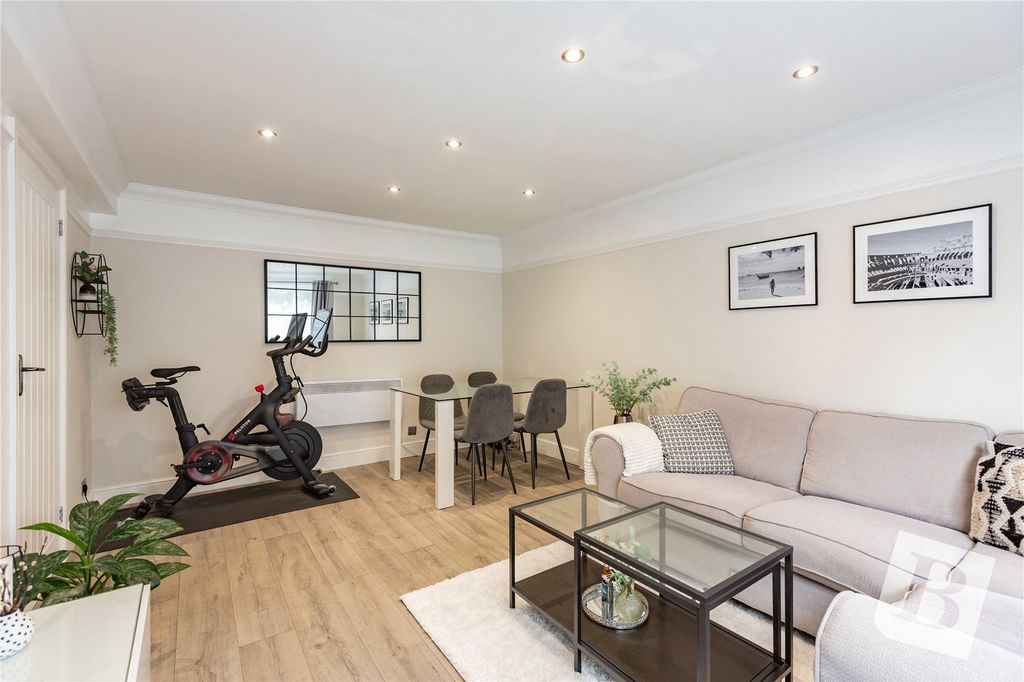 Property photo 3 of 11 Lounge/Diner