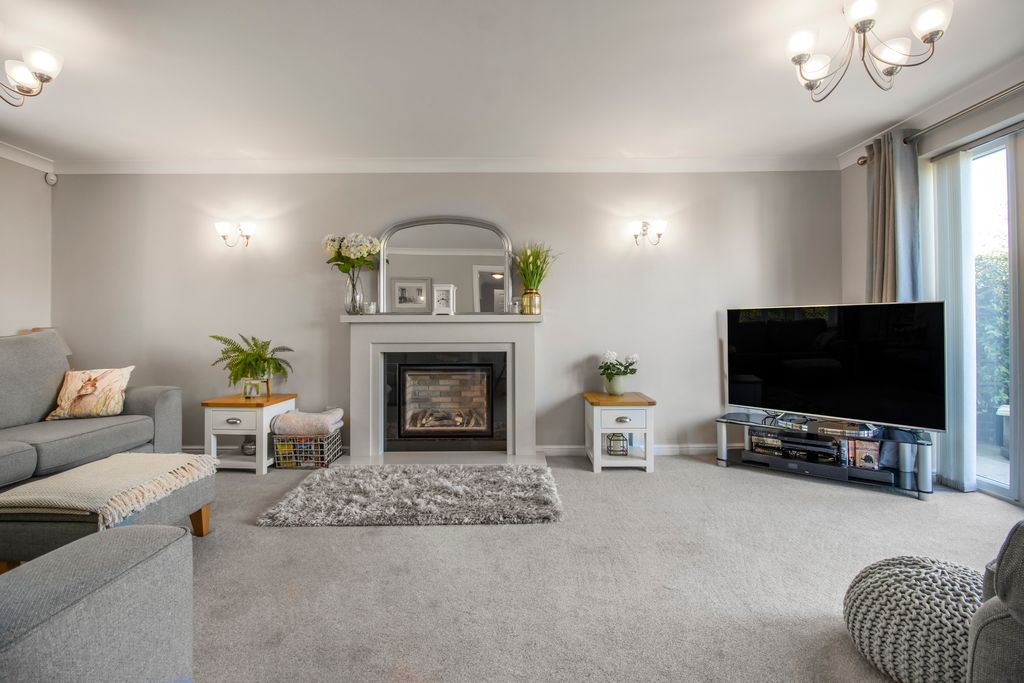 Property photo 2 of 21