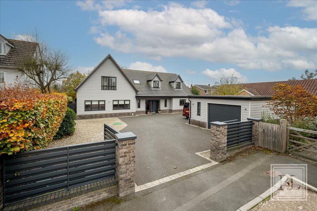 Property photo 1 of 27