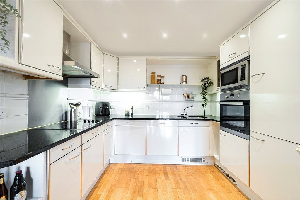 Property photo 3 of 26 Picture No. 14