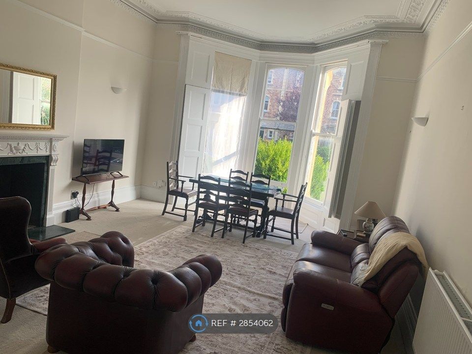 Property photo 1 of 7 Living-Room