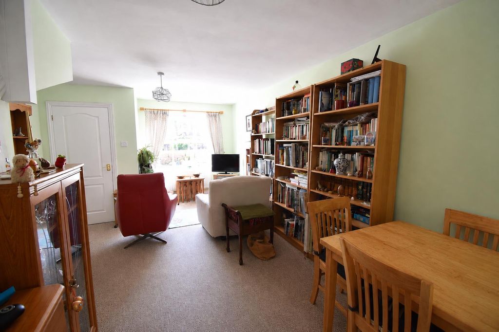 Property photo 3 of 11