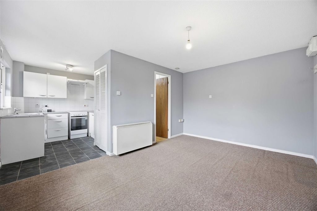 Property photo 2 of 9 Studio