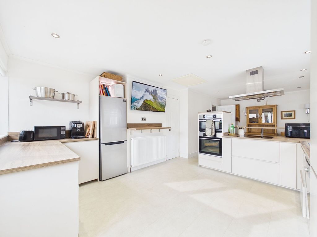 Property photo 3 of 19 Kitchen/Dining