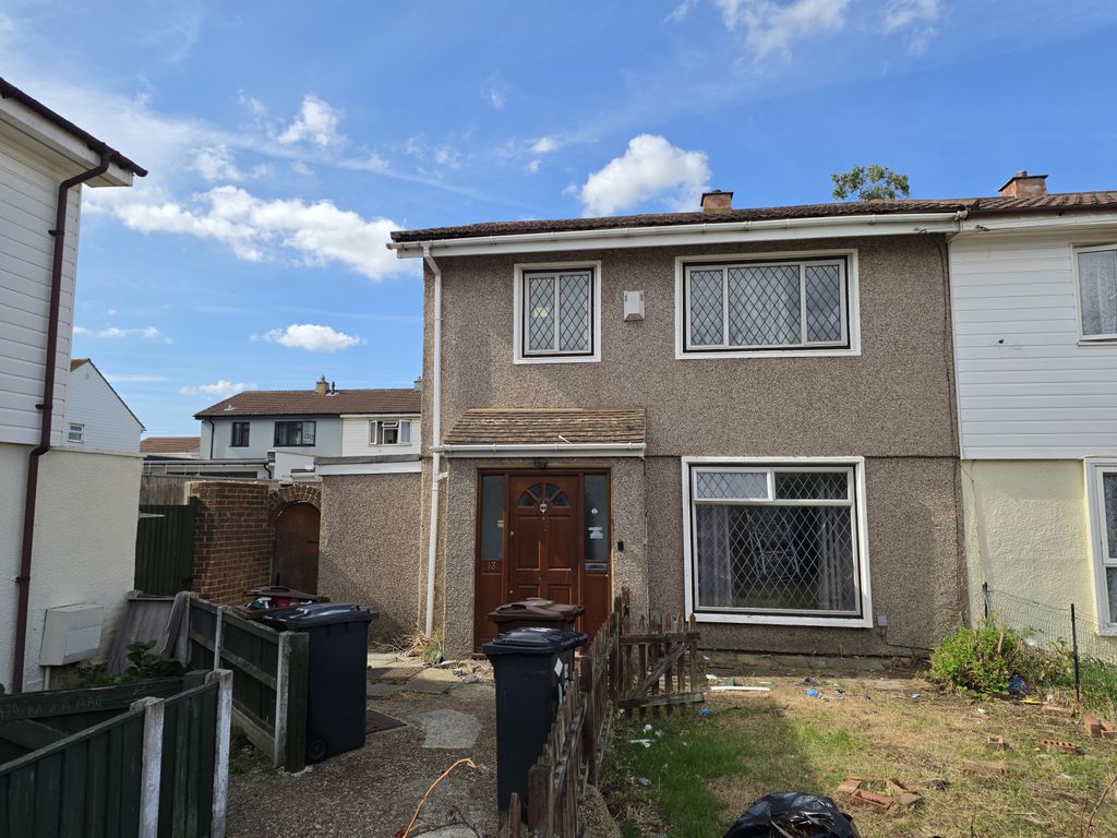 Property photo 1 of 21 3 Bed End Terrace To Rent Stratford Close, Dagenham Rm10