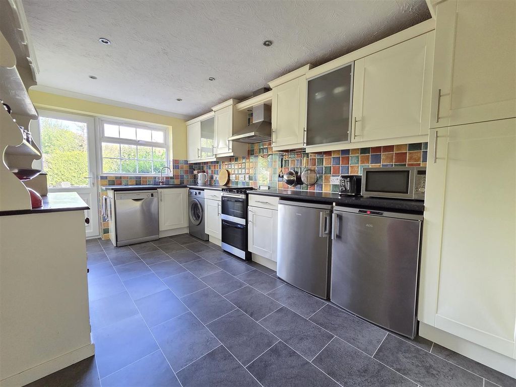 Property photo 2 of 18 Kitchen