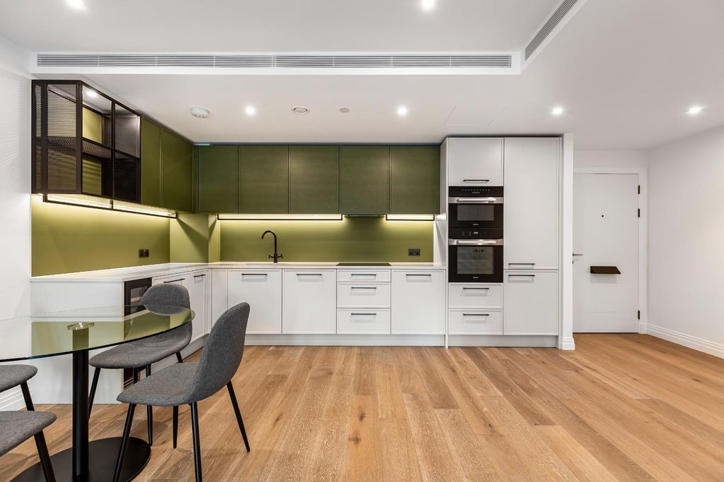 Property photo 1 of 19 Kitchen