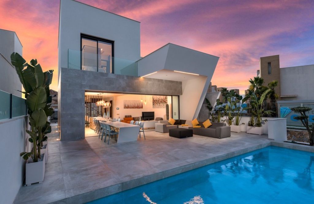 Property photo 1 of 33