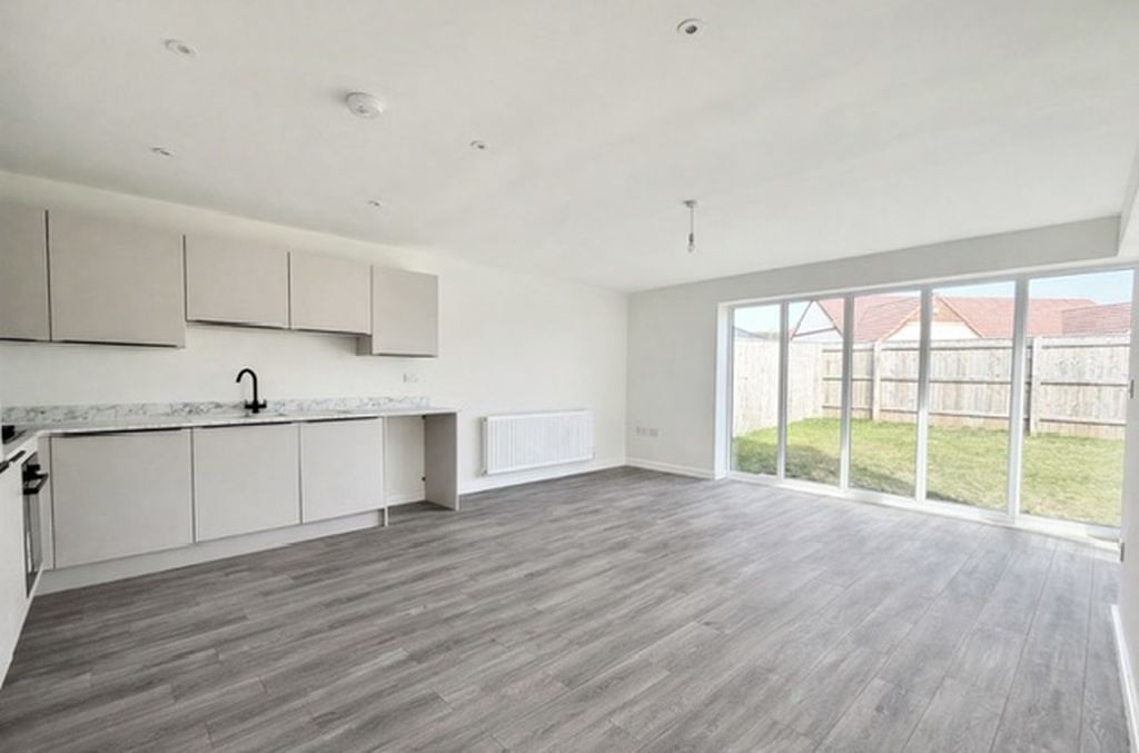 Property photo 2 of 16 Kitchen Living Diner