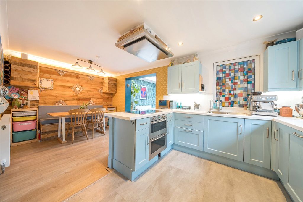 Property photo 2 of 28 Picture No. 17