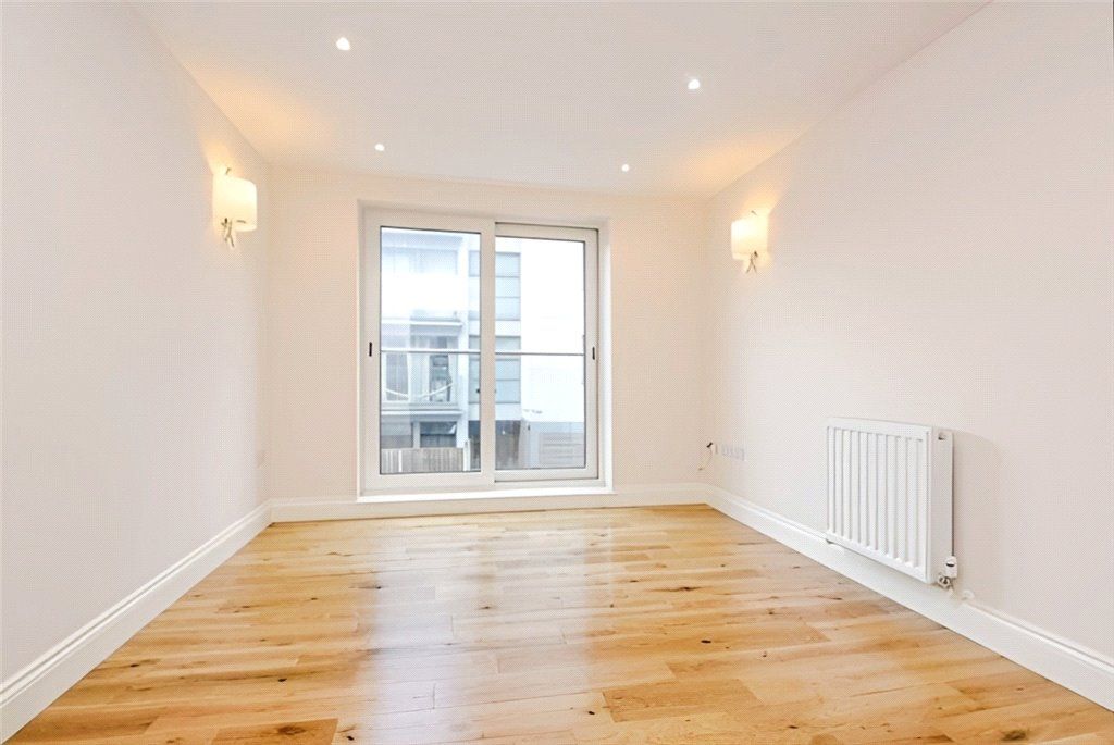 Property photo 2 of 5 Reception Roon