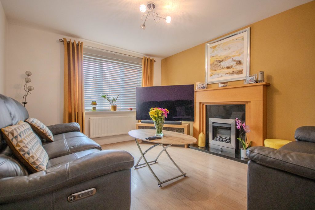 Property photo 3 of 32