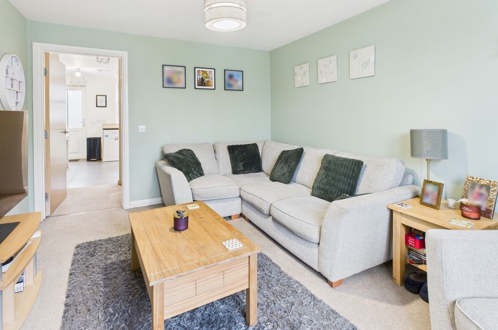 Property photo 3 of 14 Cam02519G0-Pr0379-Still008