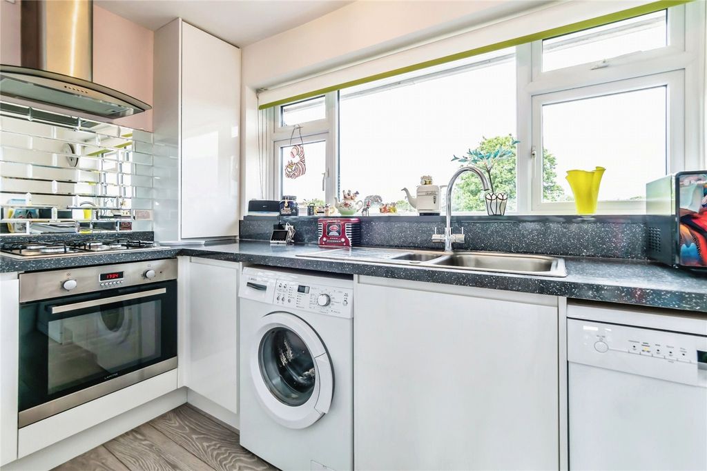 Property photo 3 of 16 Kitchen
