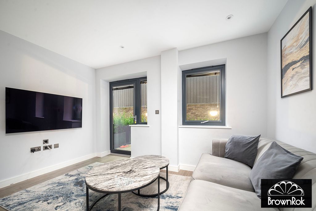 Property photo 3 of 8 W01