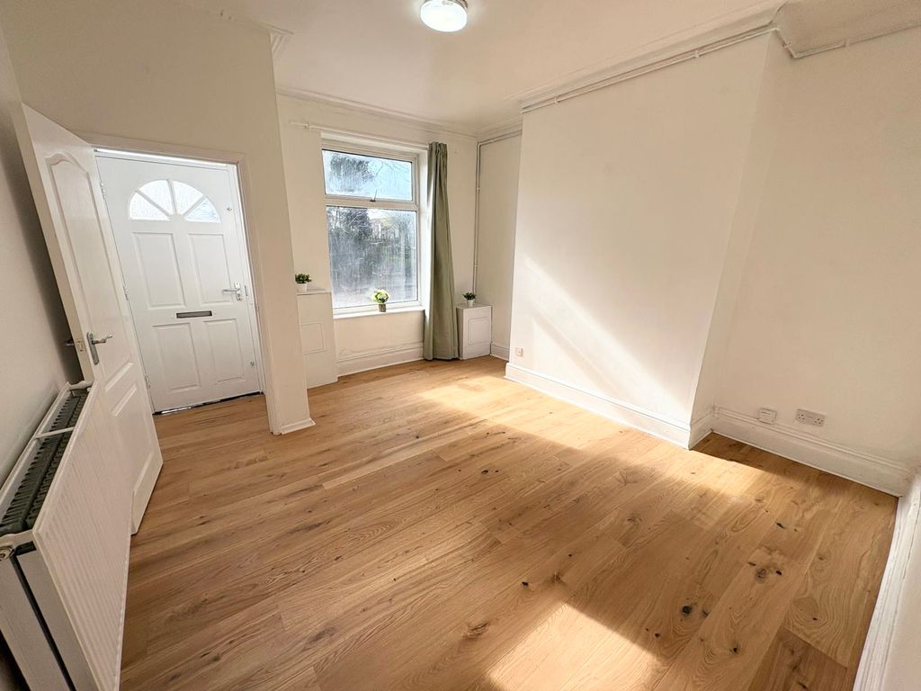 Property photo 1 of 10 Lounge