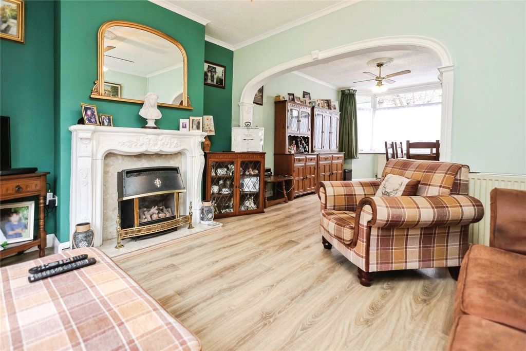 Property photo 2 of 19 Picture No. 18