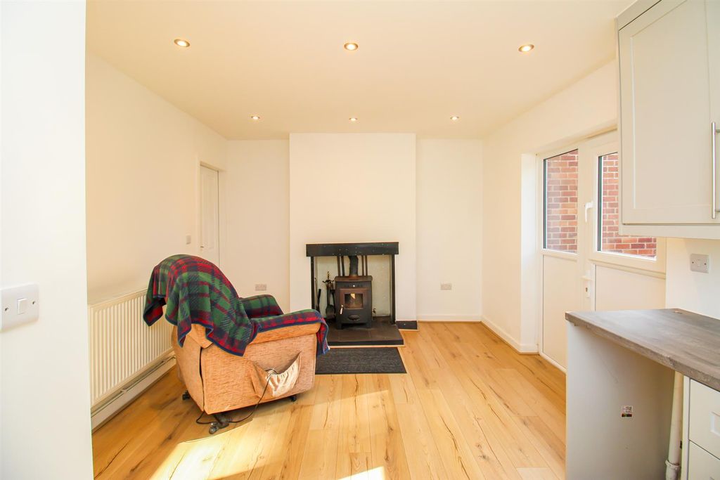 Property photo 3 of 11 Kitchen/Diner