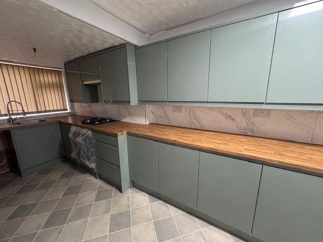 Property photo 3 of 8 Kitchen