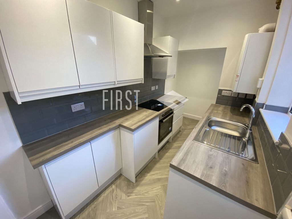 Property photo 1 of 7 Photo 4