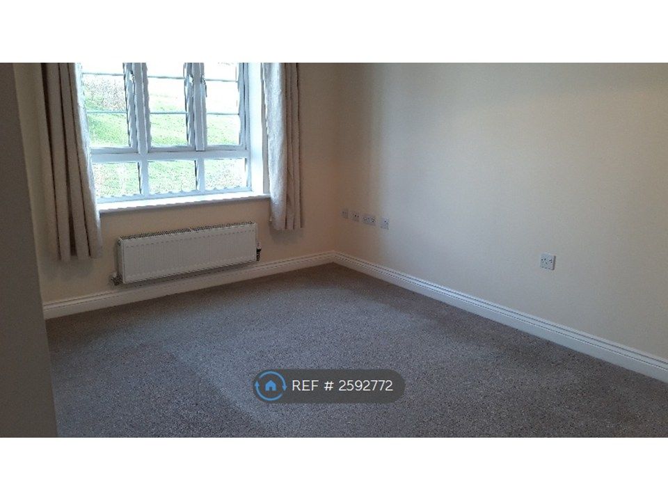 Property photo 3 of 10 Living Room