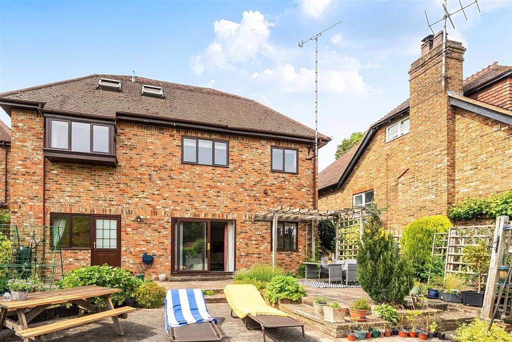 Property photo 1 of 20 1-6A1d59B63F4E3-1467975-1-6A19A120c2468-1.Jpg