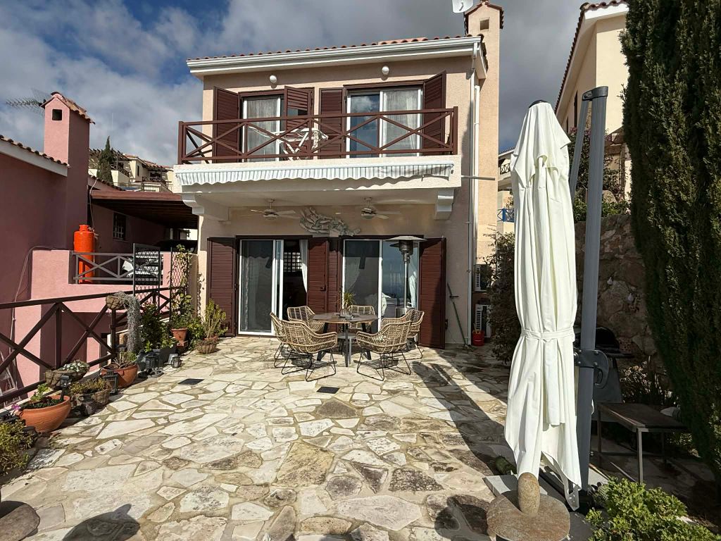 Property photo 2 of 24