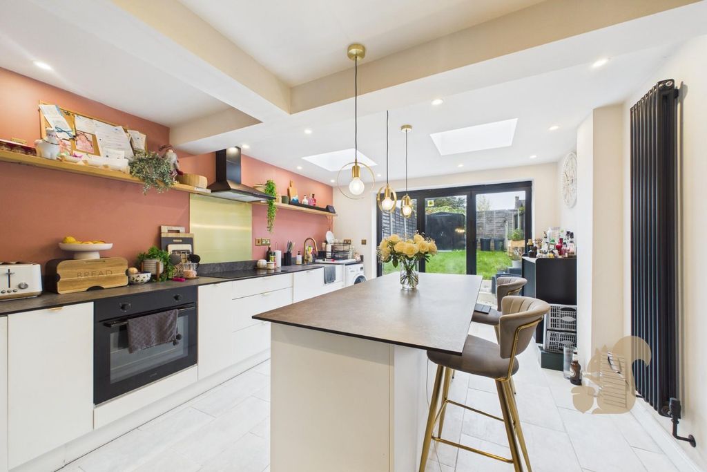 Property photo 2 of 22 Cam01659G0-Pr0609-Still006.Jpg