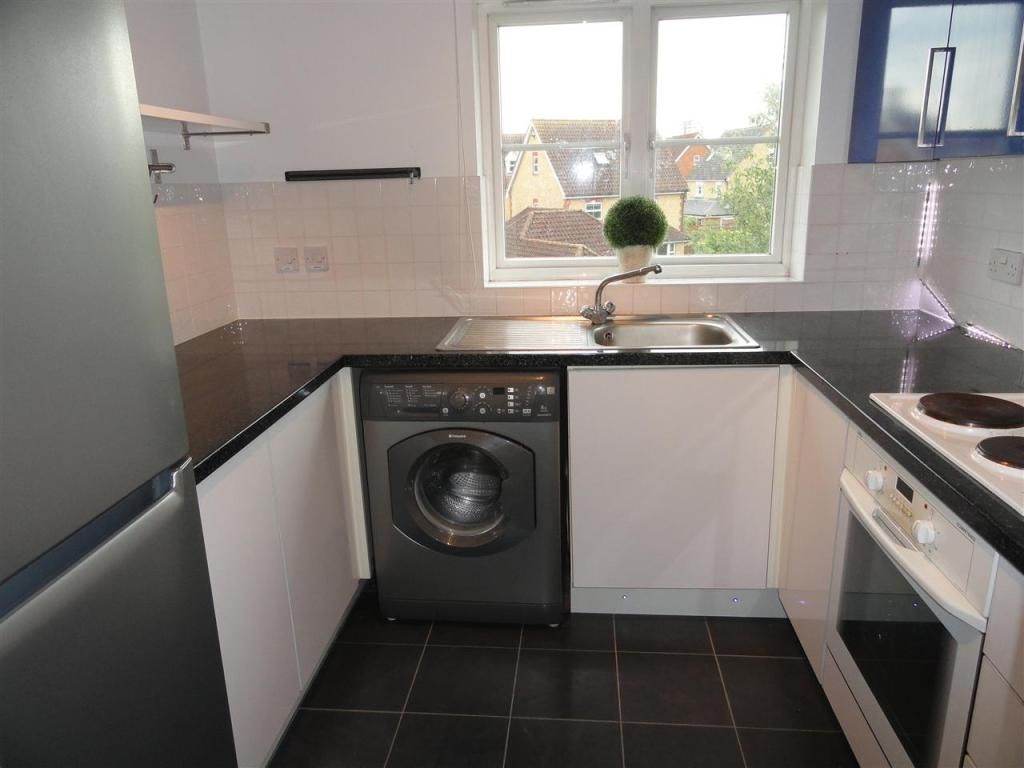 Property photo 2 of 10 Kitchen
