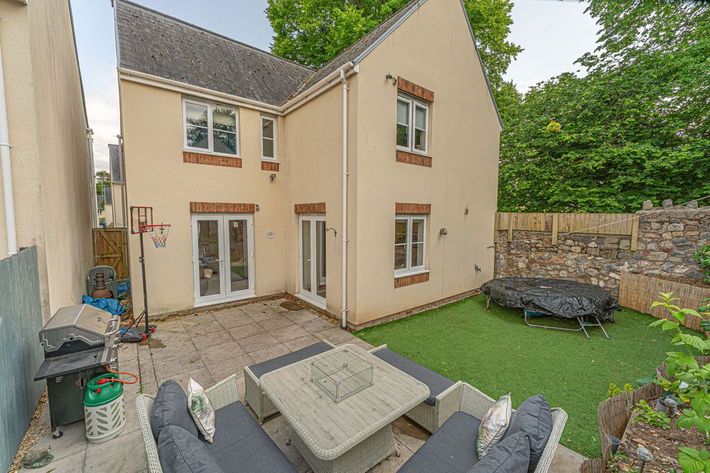 Property photo 2 of 40