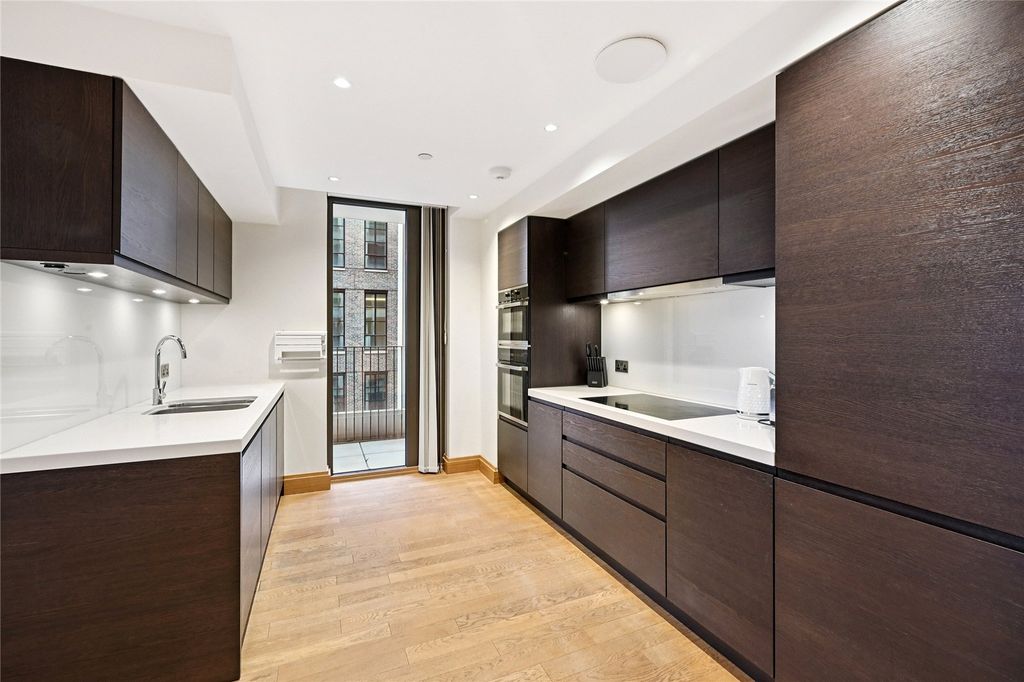 Property photo 3 of 14 Kitchen